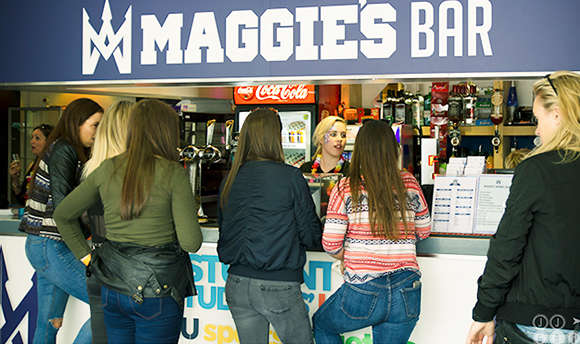 Students queuing up to order at Maggie's Bar, the ֱ student union bar and cafe