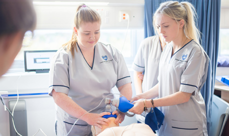 ֱ Nursing Students Practice giving oxygen to a Resusci Annie doll