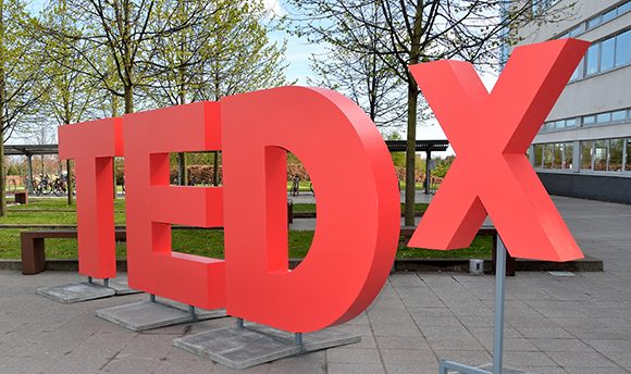 Big Ted-X letters in ֱ University Square